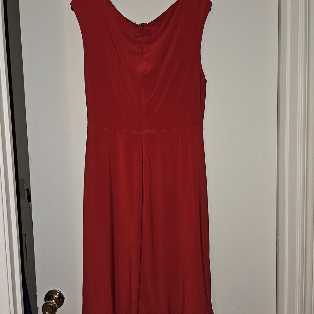Elegant Red Sleeveless Dress - Picture 2 of 3